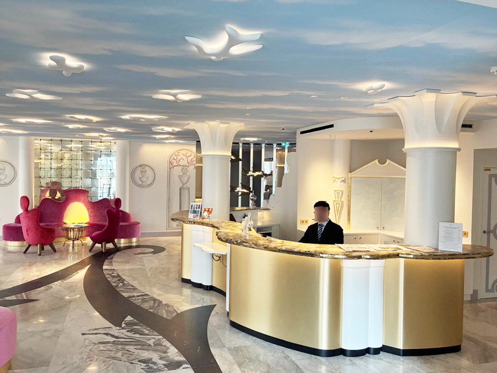 yota_agencement_hotel_magnifique_24 desk accueil le magnifique